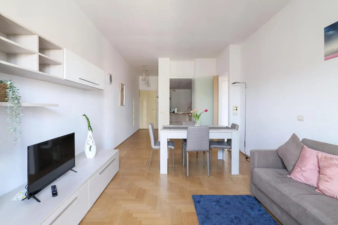 Apartamento Primopiano - Carlone Milán 0*,  Italia